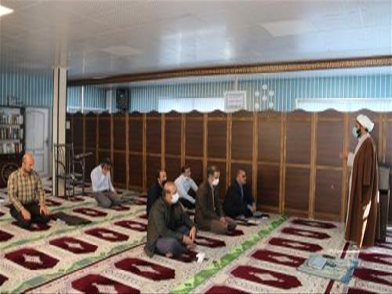 سخنرانی امام جماعت شرکت به مناسبت هفته وحدت در طول هفته در نماز خانه شرکت