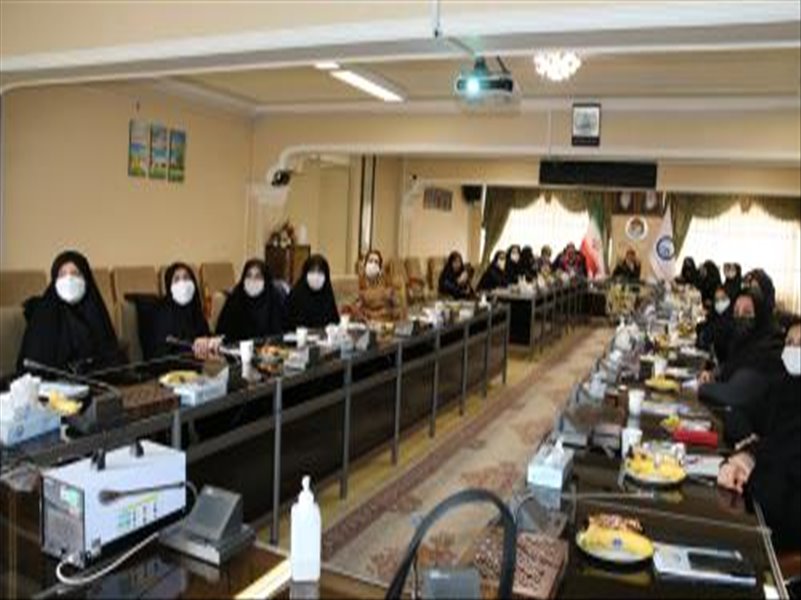 برگزاری جلسه فصلی مسئولین بسیج خواهران حوزه یک کارمندی سپاه عاشورا و اهدای لوح  و جایزه به برندگان تیراندازی بسیج خواهران